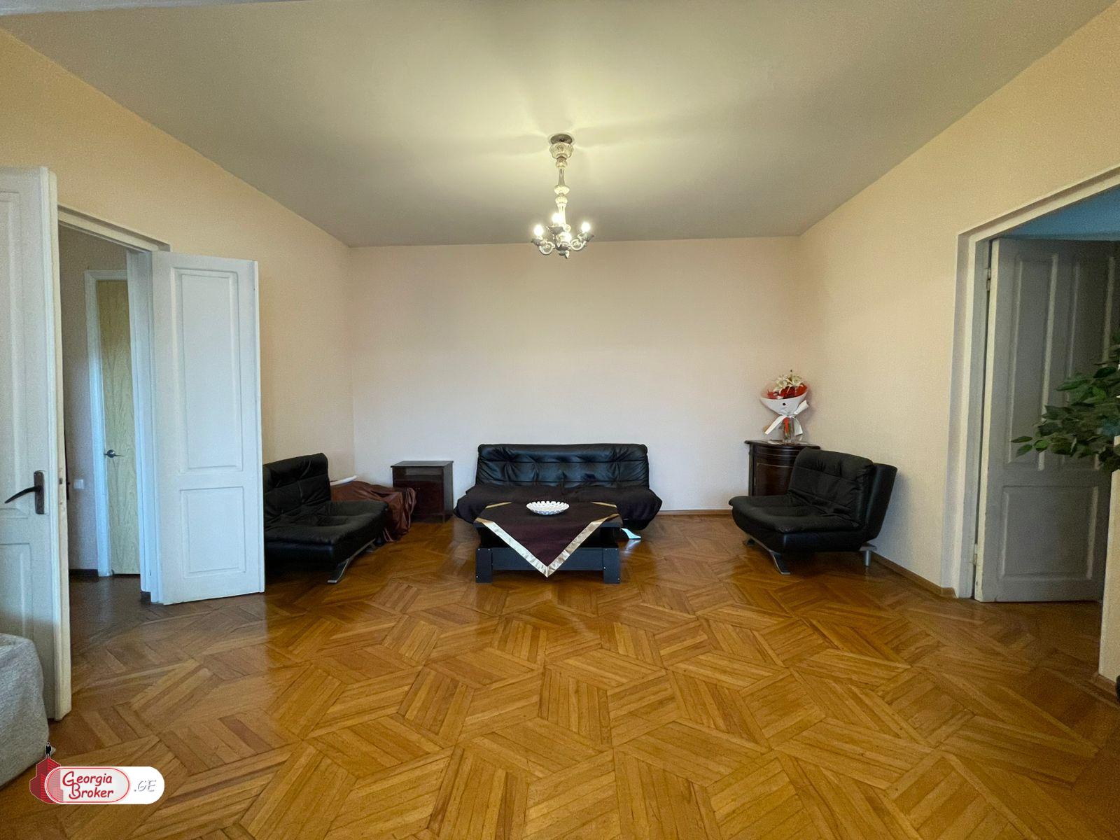 იყიდება სარემონტო 7 ოთახიანი ბინა